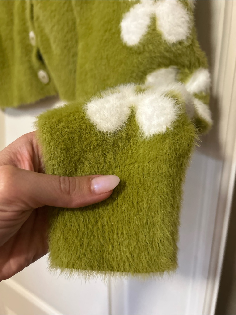 Never worn! 🌼🍋🟩Levi's Lime Green ‘Hippie Days’ Fuzzy V-Neck Cardigan🍋🟩🌼 - Picture 5 of 14
